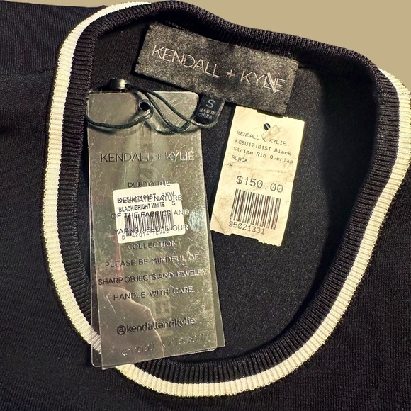 NWT Kendall & Kylie Black & White ‘Stripe Rib Overlap Top’ Size Small - Picture 3 of 11